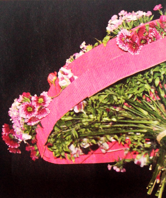 Ramo-claveles-rojos-astromelias-crisantemos-detalle