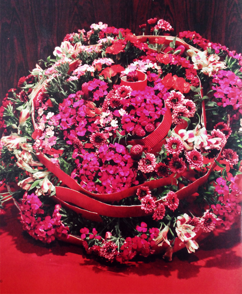Ramo-claveles-rojos-astromelias-crisantemos