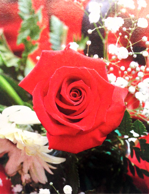 Aprende-como-hacer-un-arreglo-con-flores-para-las-sillas-de-tu-boda-detalle