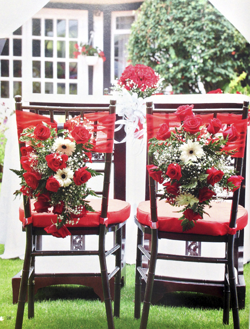 Aprende-como-hacer-un-arreglo-con-flores-para-las-sillas-de-tu-boda