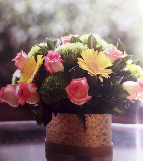 Como hacer un arreglo floral con rosas y gerberas amarillas