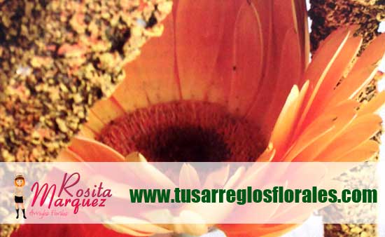 Arreglo-floral-con-gerberas-naranja-para-eventos02