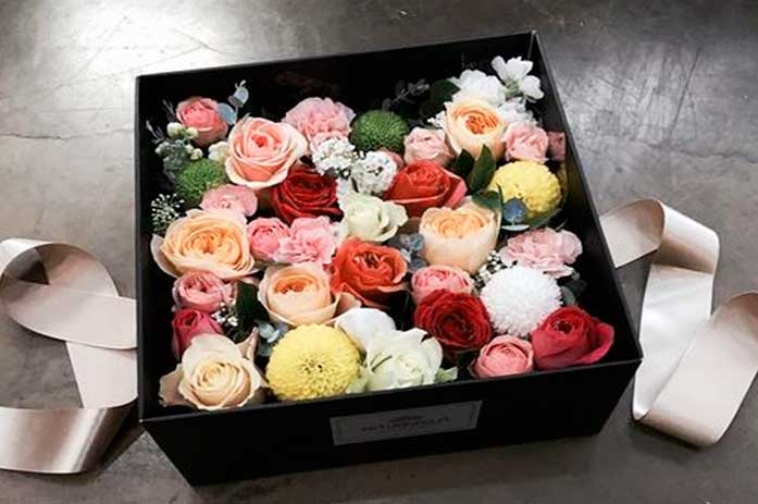 arreglos florales en cajas de carton